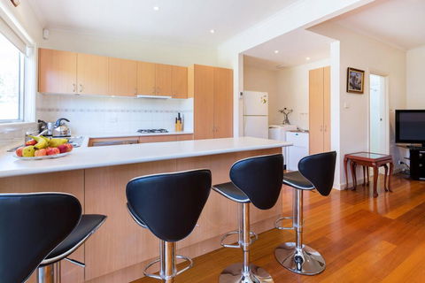 RENOVATED BEACH BEAUTY - ROSEBUD - VIC Tourism 2