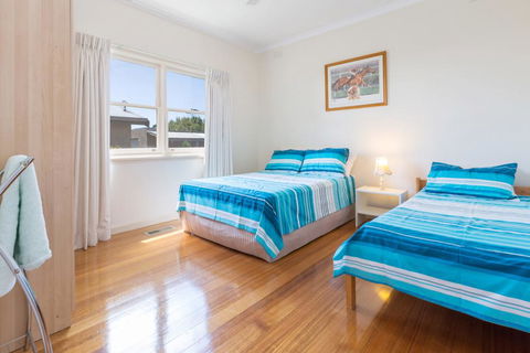 RENOVATED BEACH BEAUTY - ROSEBUD - VIC Tourism 1