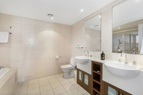 RESORT OCEAN FRONT SUITE 2222 - VIC Tourism 1