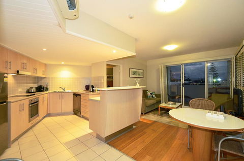 RESORT ON THE BEACH 2214/2215 - VIC Tourism 1
