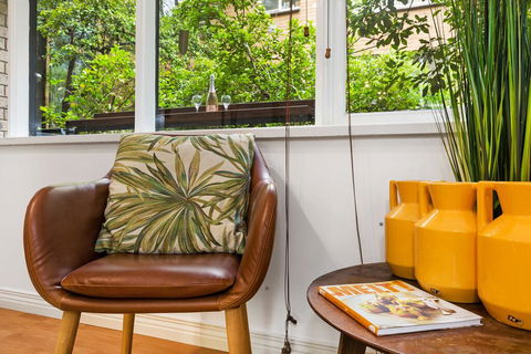 Retro Styled 3 Bedroom Apartment With Tree Views - VIC Tourism 2