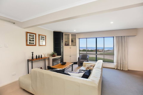 Right On The Beach @ Moana - VIC Tourism 0