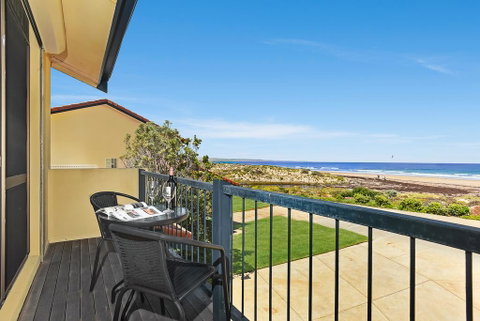 Right On The Beach @ Moana - VIC Tourism 2