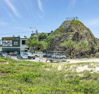 Rigi on Currumbin Beach - VIC Tourism