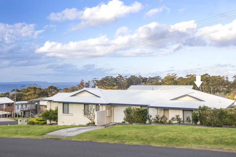 Riley 2/2 - Mollymook - VIC Tourism 0