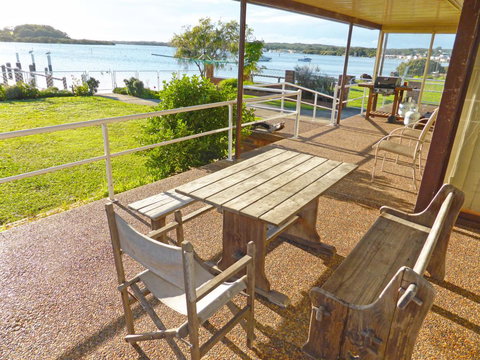 Riverside Delight @ Greenwell Point - VIC Tourism 3