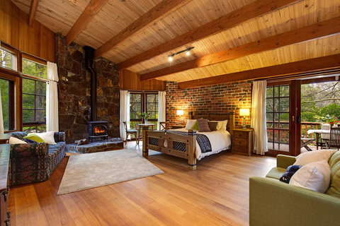 Rocky Creek Art Garden B&B - VIC Tourism 0