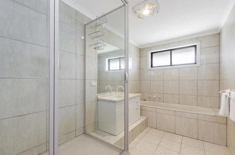 Rose Retreat - VIC Tourism 0