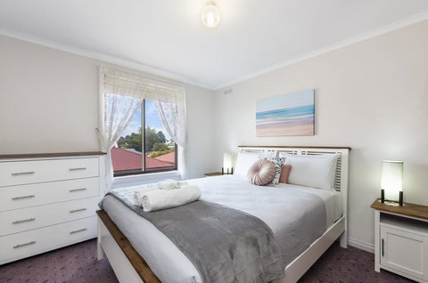 Rose Retreat - VIC Tourism 2