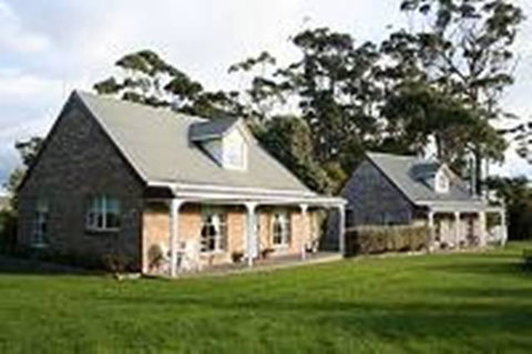 Rosebank Cottage Collection - VIC Tourism 3