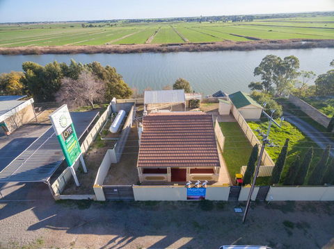 Rosebank Cottage Tailem Bend - VIC Tourism 1