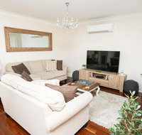 Roselawn Entertainer Large  Luxurious Sleeps 12 - VIC Tourism