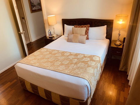 Royal Albert Hotel - VIC Tourism 2