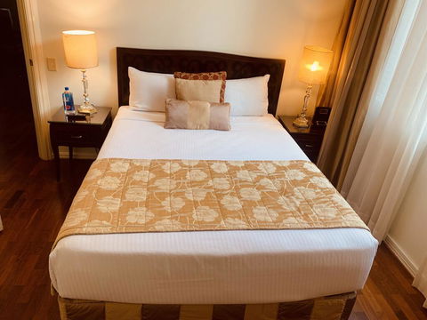 Royal Albert Hotel - VIC Tourism 3
