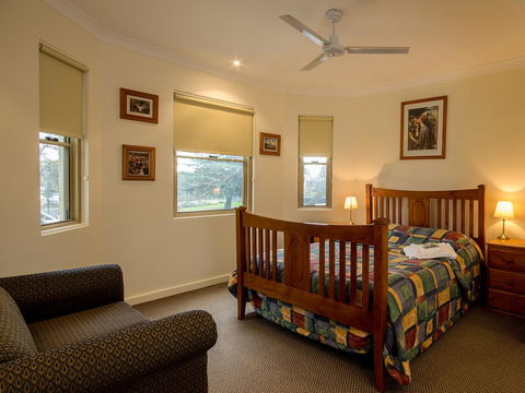 Royal Hotel - VIC Tourism 1