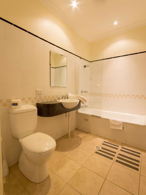 Royal Hotel - VIC Tourism 3