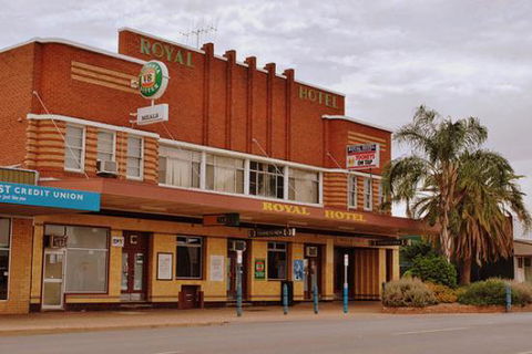 Royal Hotel Condobolin - VIC Tourism 0