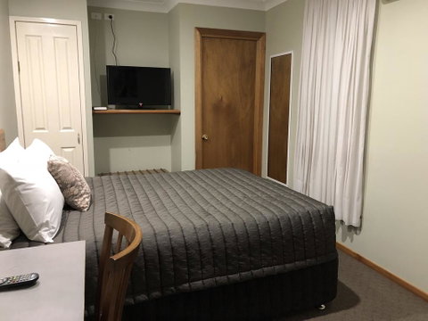 Roydons Motor Inn - VIC Tourism 3