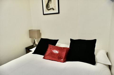 Rushcutters Bay - Pool + Parking - VIC Tourism 1