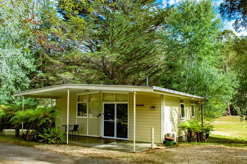 Russell Falls Holiday Cottages - VIC Tourism 0