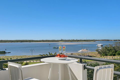 Sandcastles On The Broadwater - VIC Tourism 0