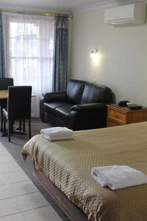 Sandstock Motor Inn Armidale - VIC Tourism 3