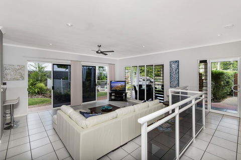 Sandwater-Tropical Beachside Holiday House - VIC Tourism 3