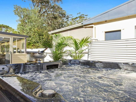 Sandy Shores - Character, Charm, Outdoor Spa - VIC Tourism 2