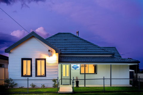 Sapphire Cottage - VIC Tourism 0