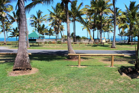 Sarina Beach Motel - VIC Tourism 1