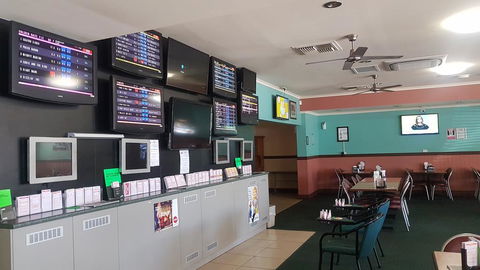 Sarina Hotel - VIC Tourism 1