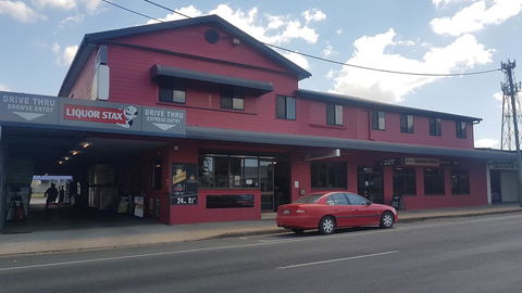 Sarina Hotel - VIC Tourism 0