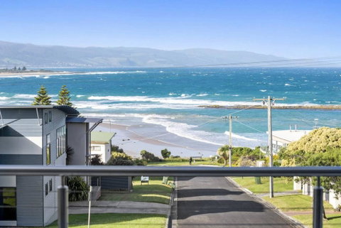 SEA SPECTACULAR - Seconds From The Beach! - VIC Tourism 0