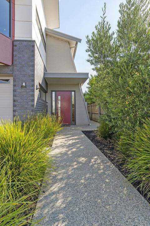 Sea View: Luxury Beachfront - VIC Tourism 3