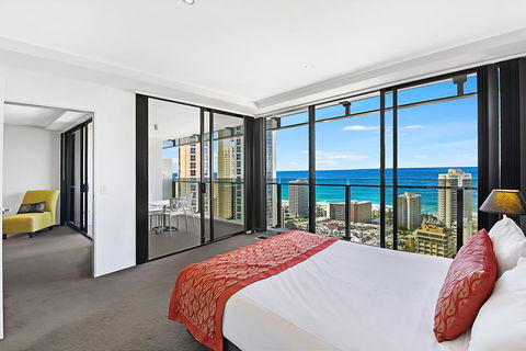 SeaBreeze Holidayz On Cavill Ocean View - VIC Tourism 0