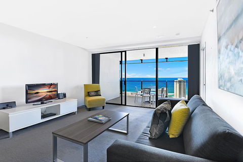 SeaBreeze Holidayz On Cavill Ocean View - VIC Tourism 2