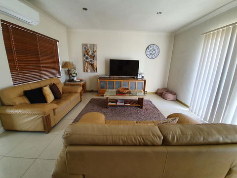 Seafront Unit 25 - VIC Tourism 0
