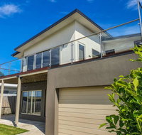 SEAL HAVEN - centrally located modern home - VIC Tourism