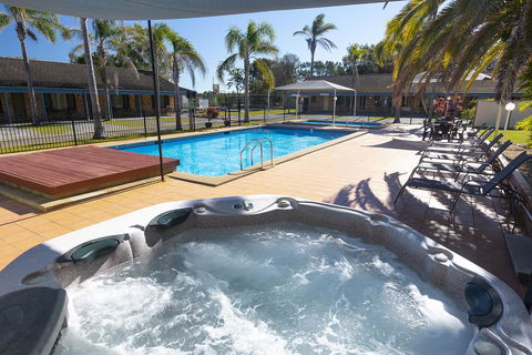 Seashells Beachfront Resort - VIC Tourism 0