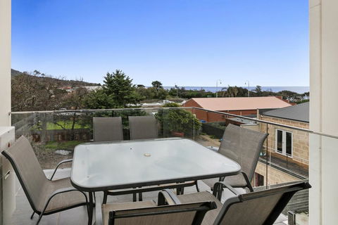 Seaside Apartment Getaway - VIC Tourism 2