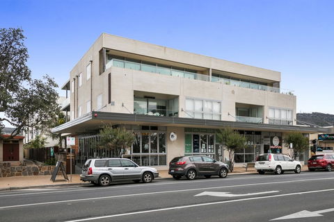 Seaside Apartment Getaway - VIC Tourism 3