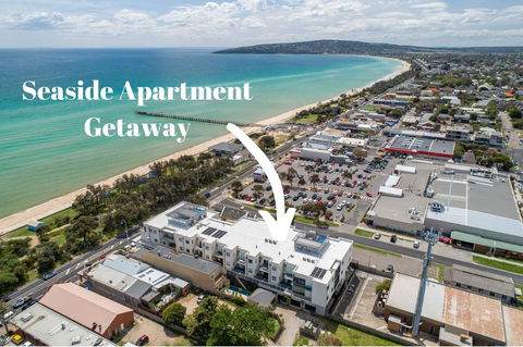 Seaside Apartment Getaway - VIC Tourism 0
