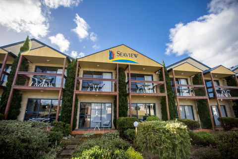 Seaview Motel & Apartments - VIC Tourism 0