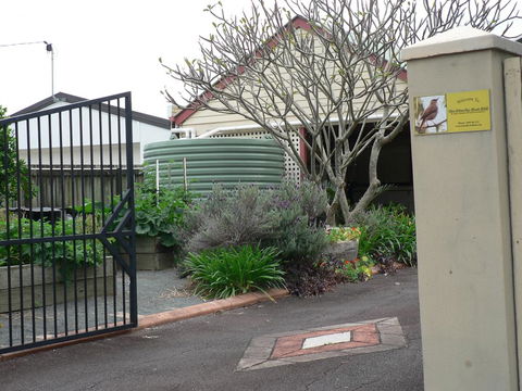 Self-contained 2 Bedroom Apartment - VIC Tourism 0