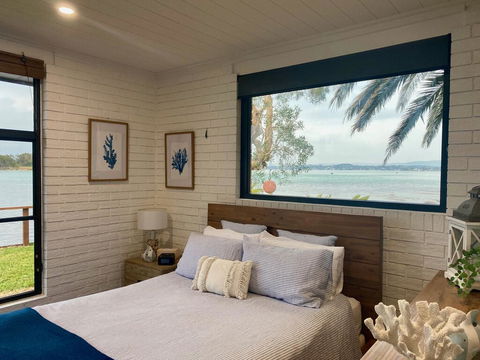 Serenity By The Lake - VIC Tourism 1