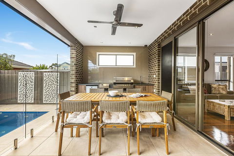 Serenity On Seaview Boutique Retreat With Pool By The Beach - VIC Tourism 1