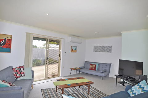 SERRELL BY THE SEA - PET FRIENDLY - VIC Tourism 3