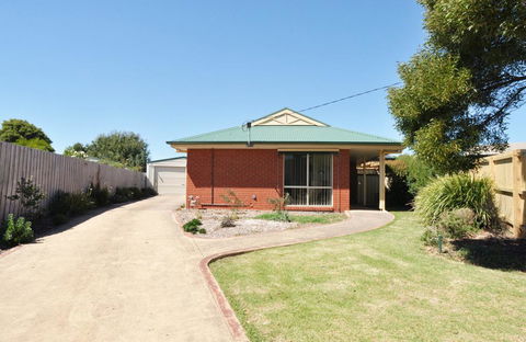 SERRELL BY THE SEA - PET FRIENDLY - VIC Tourism 0