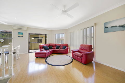 Seychells - Toowoon Bay - VIC Tourism 2