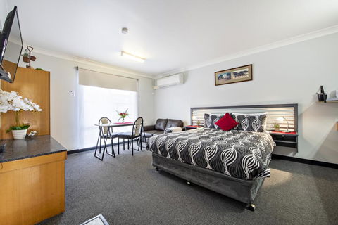 Shearing Shed Motor Inn - VIC Tourism 2